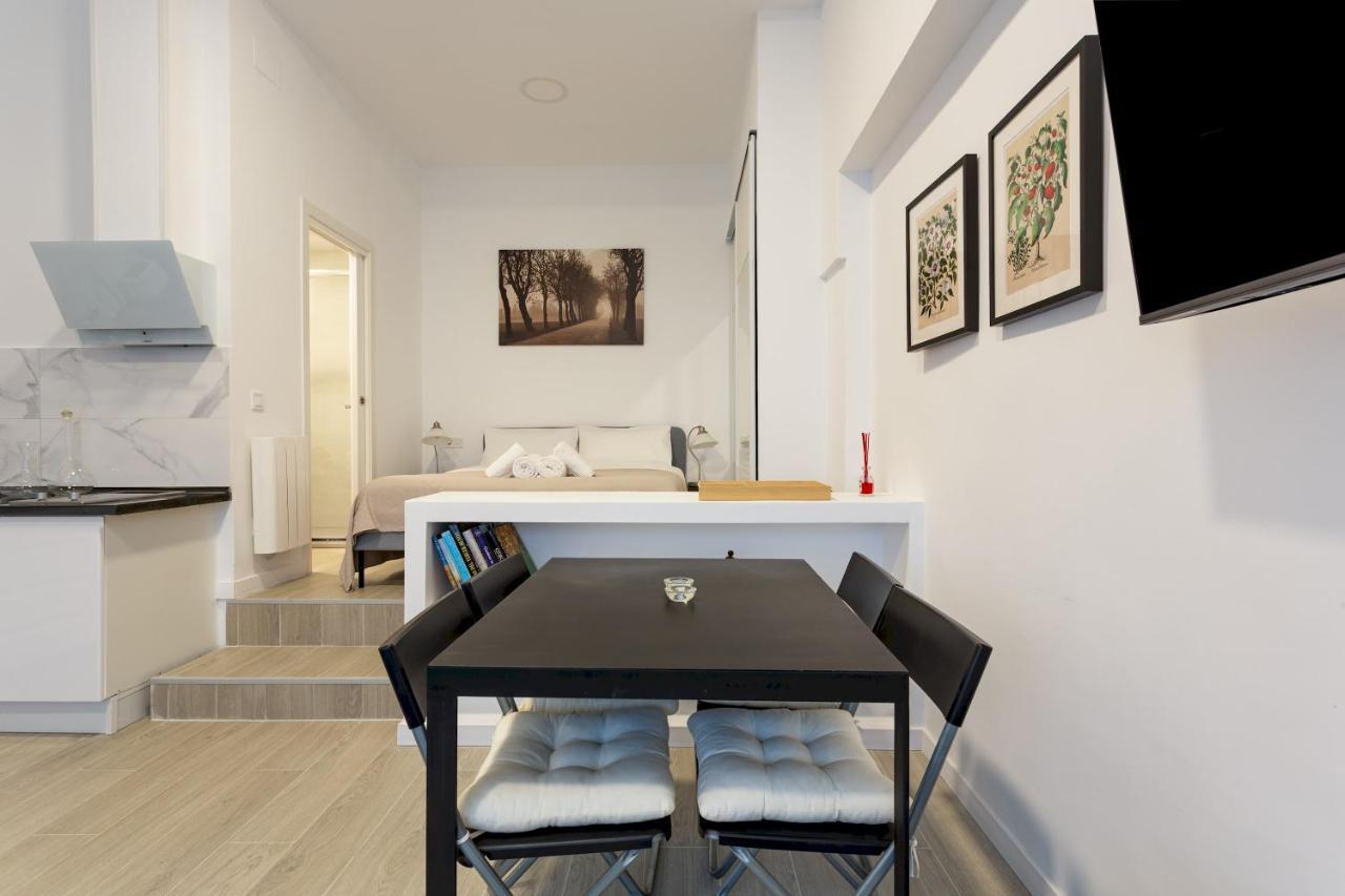 1 Bedroom 1 Bathroom Furnished - Av De America - Studio - Mintystay Мадрид Екстер'єр фото