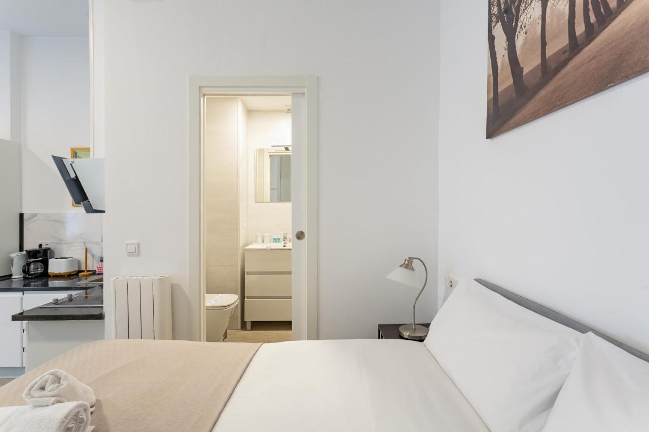 1 Bedroom 1 Bathroom Furnished - Av De America - Studio - Mintystay Мадрид Екстер'єр фото